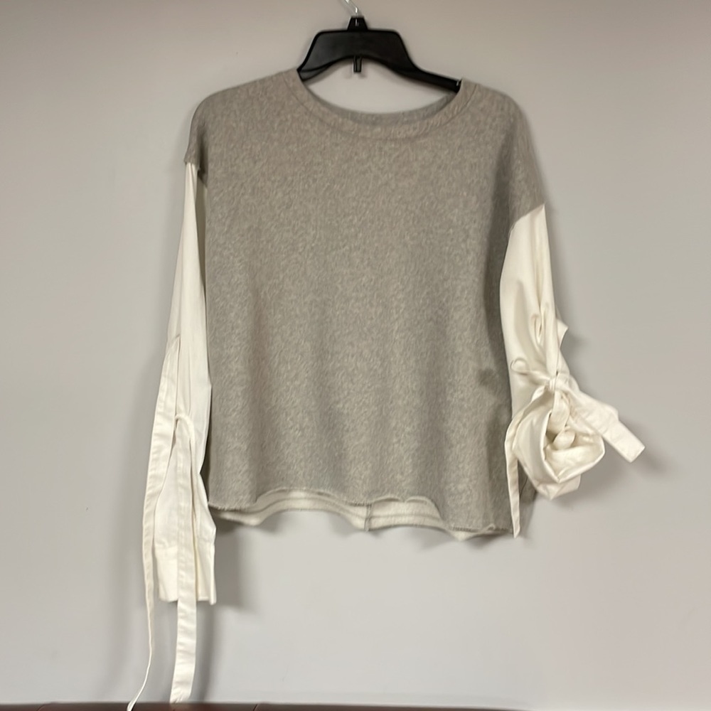 Melrose and Market  cute gray sweatshirt with white cotton sleeves with ties, L